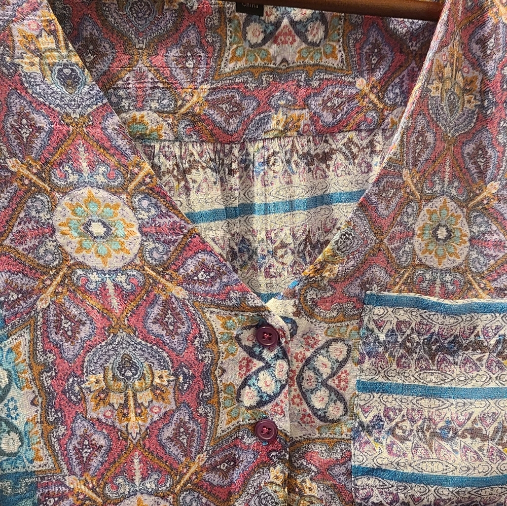 Beautiful blouse - Picture 2 of 5